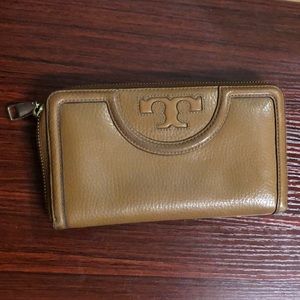 Tory burch purse